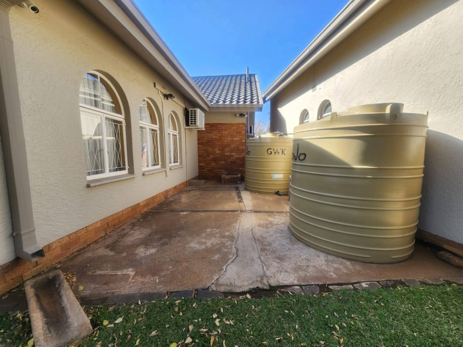 4 Bedroom Property for Sale in Hillcrest Northern Cape